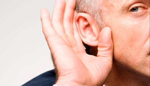 کم شنوایی و پیرگوشی را چگونه درمان کنیم؟